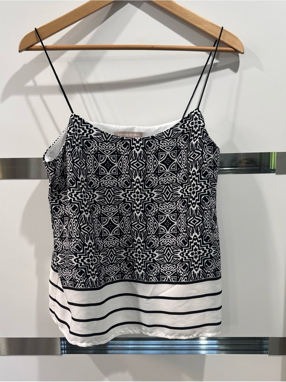 Banana Republic Womens 10 Black White Abstract Print Stripe Lined Camisole Top